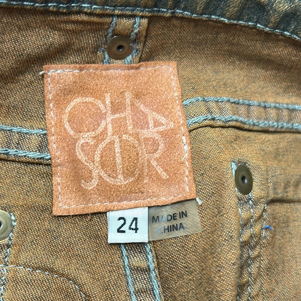 Chaser Distressed Denim Jean Shorts Patch Patched Desert Wash NWT Size 24 - Picture 5 of 5